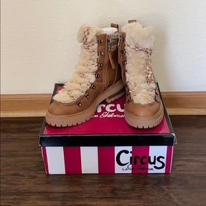 Circus by Sam Edelman Fur boots in camel brown